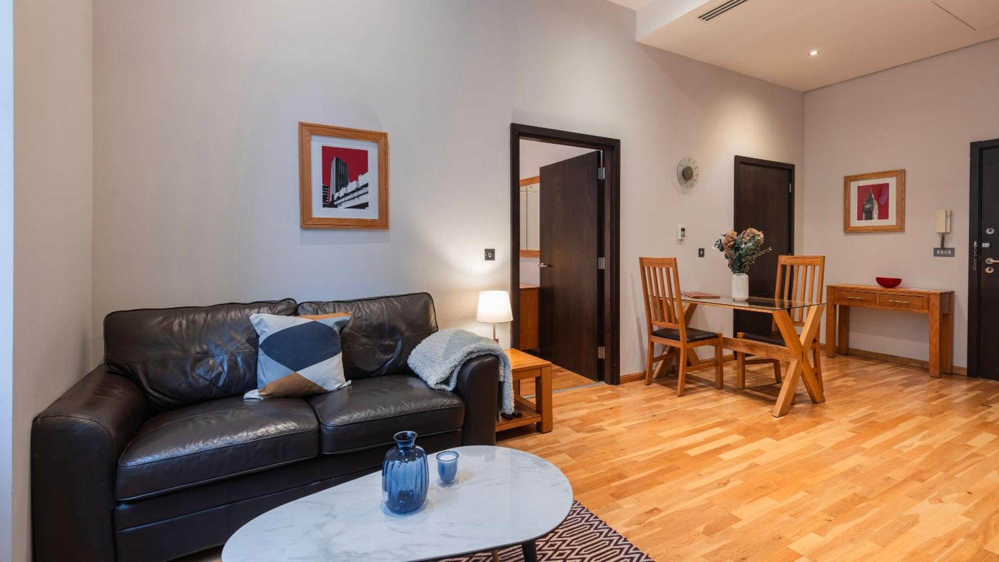 Cannon Street Serviced Apartments By Lovelystay ลอนดอน ภายนอก รูปภาพ